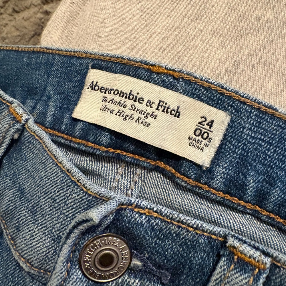 Abercrombie & Fitch Straight Leg Jeans Women’s Size 24 Light Wash (0578) - Picture 6 of 8